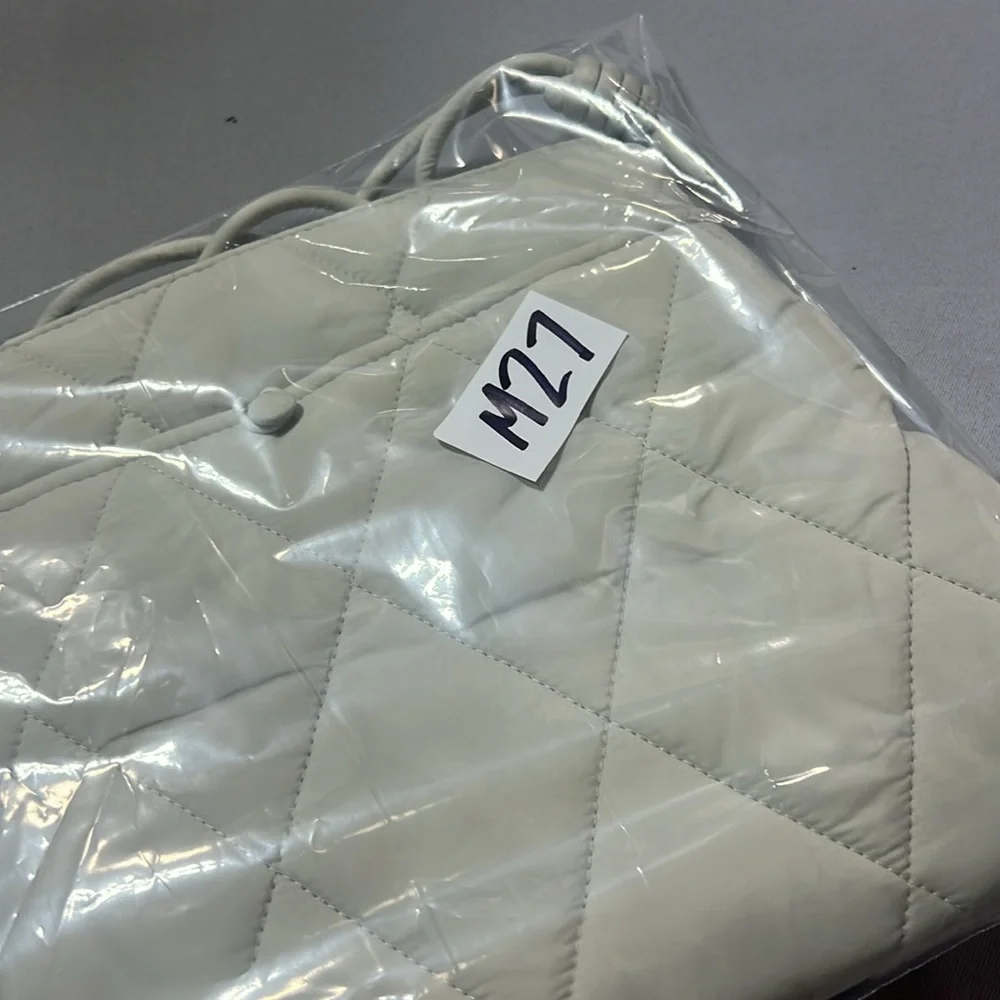 Vera Bradley taupe purse nylon quilted
CLOSET CLEAN OUT SALE! - Picture 10 of 10